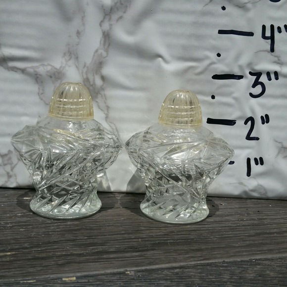 Vintage Heavy Crystal Clear Cut Glass Salt & Pepper Shakers Deco Decor 2.5" Tall - Picture 2 of 4